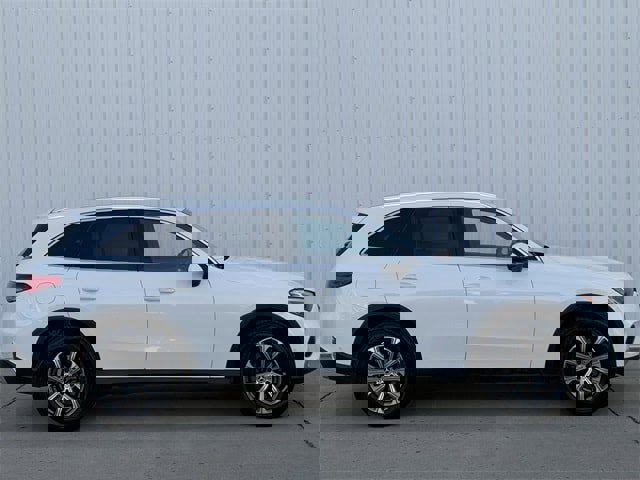 Used 2024 Mercedes-Benz GLC 300 image 3