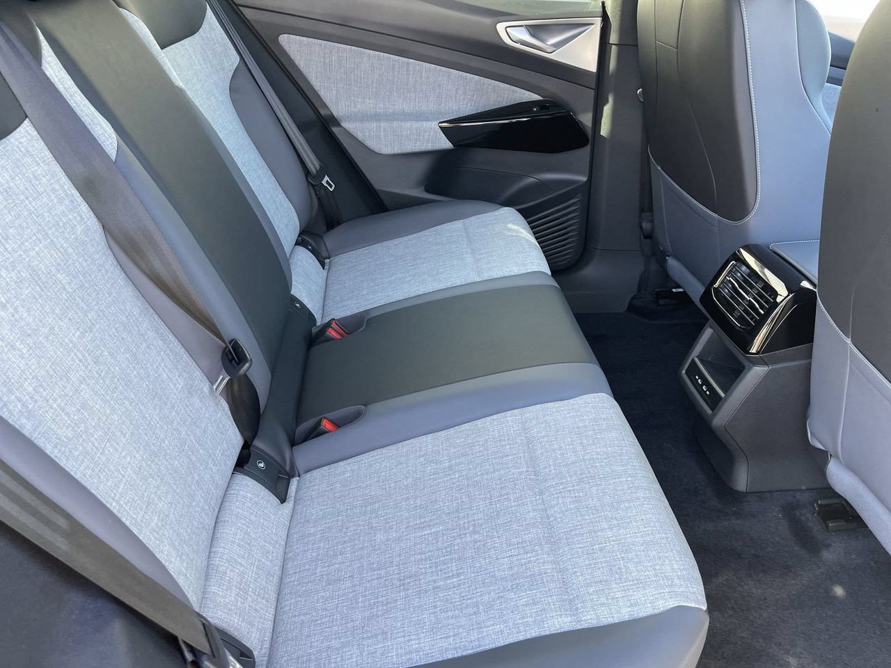 New 2026 Volkswagen ID.4 Pro RWD image 9