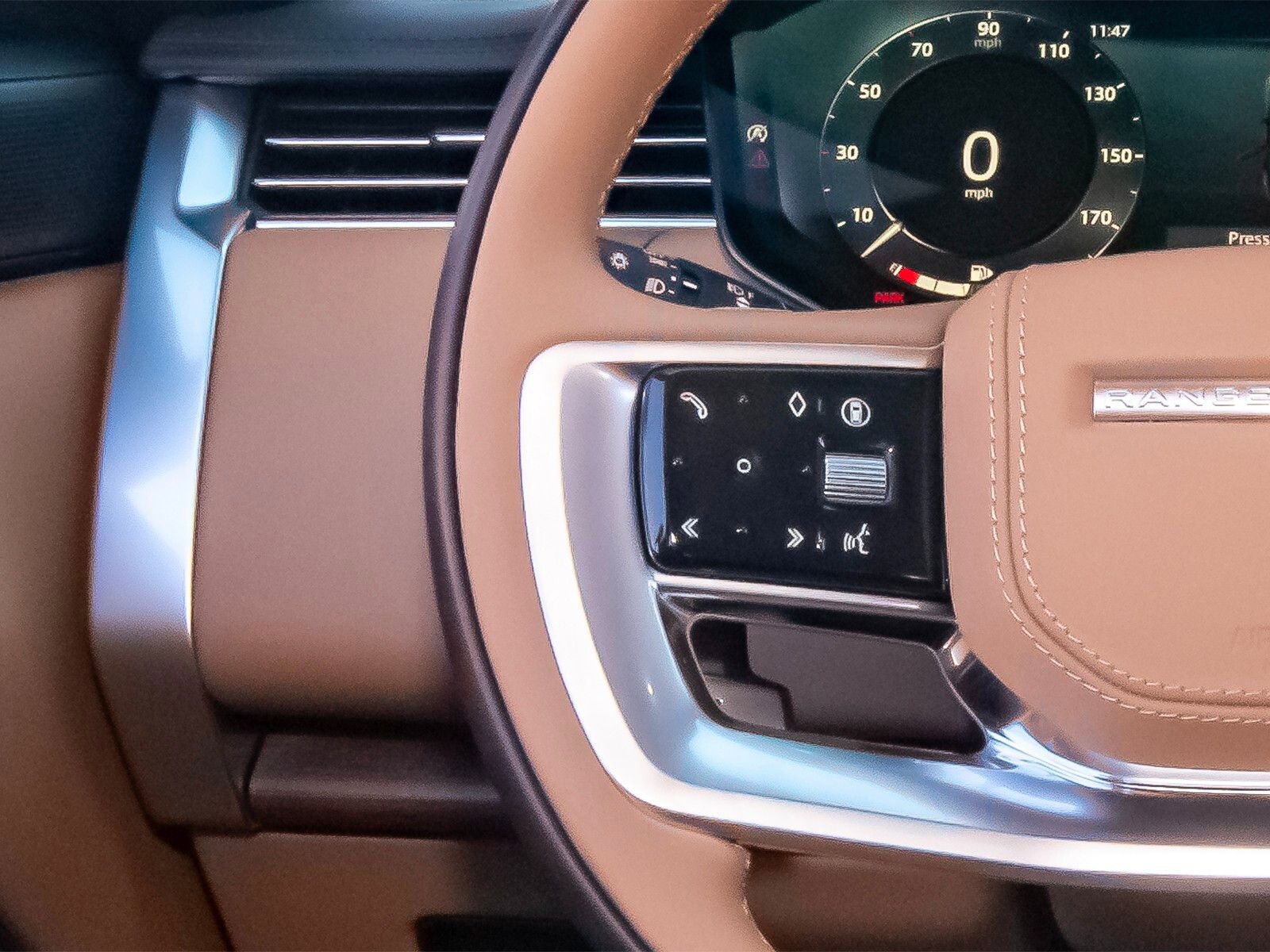 New 2025 Land Rover Range Rover SE image 15