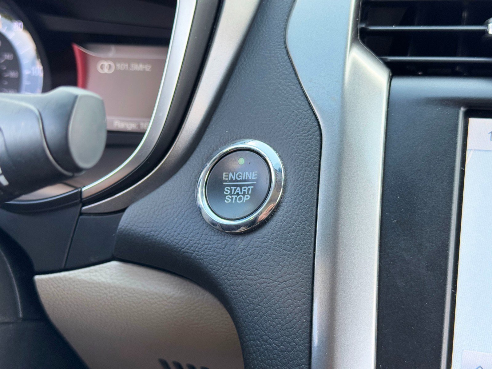 Used 2019 Ford Fusion SE image 20