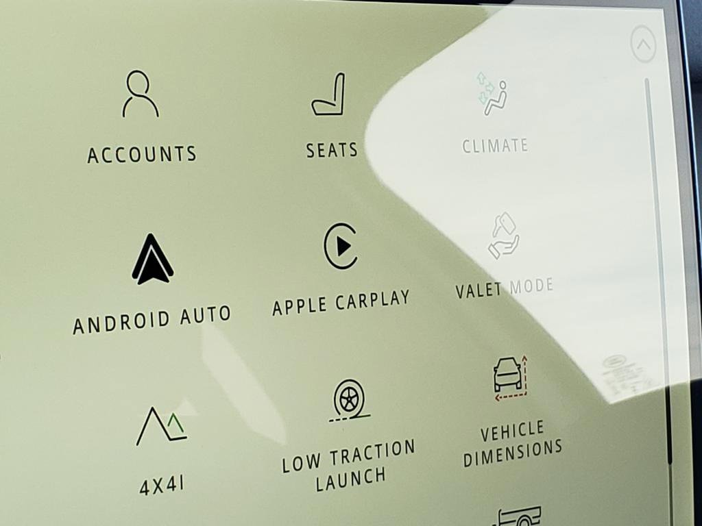 New 2026 Land Rover Defender 130 X-Dynamic SE image 24