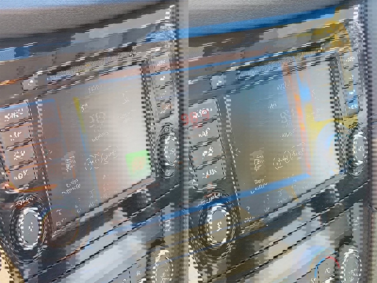 Used 2018 Nissan Rogue SL w/ Premium Package image 25