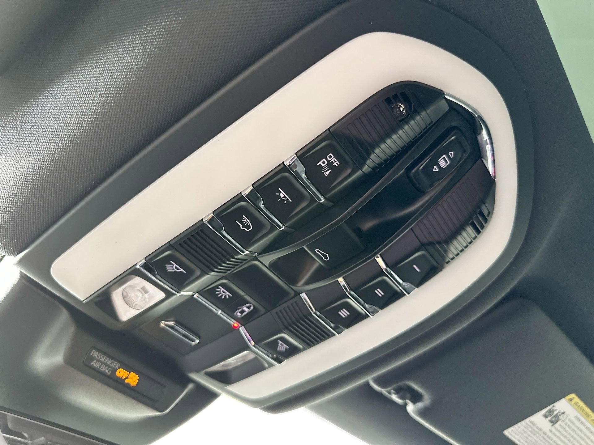 Certified 2025 Porsche Macan image 25