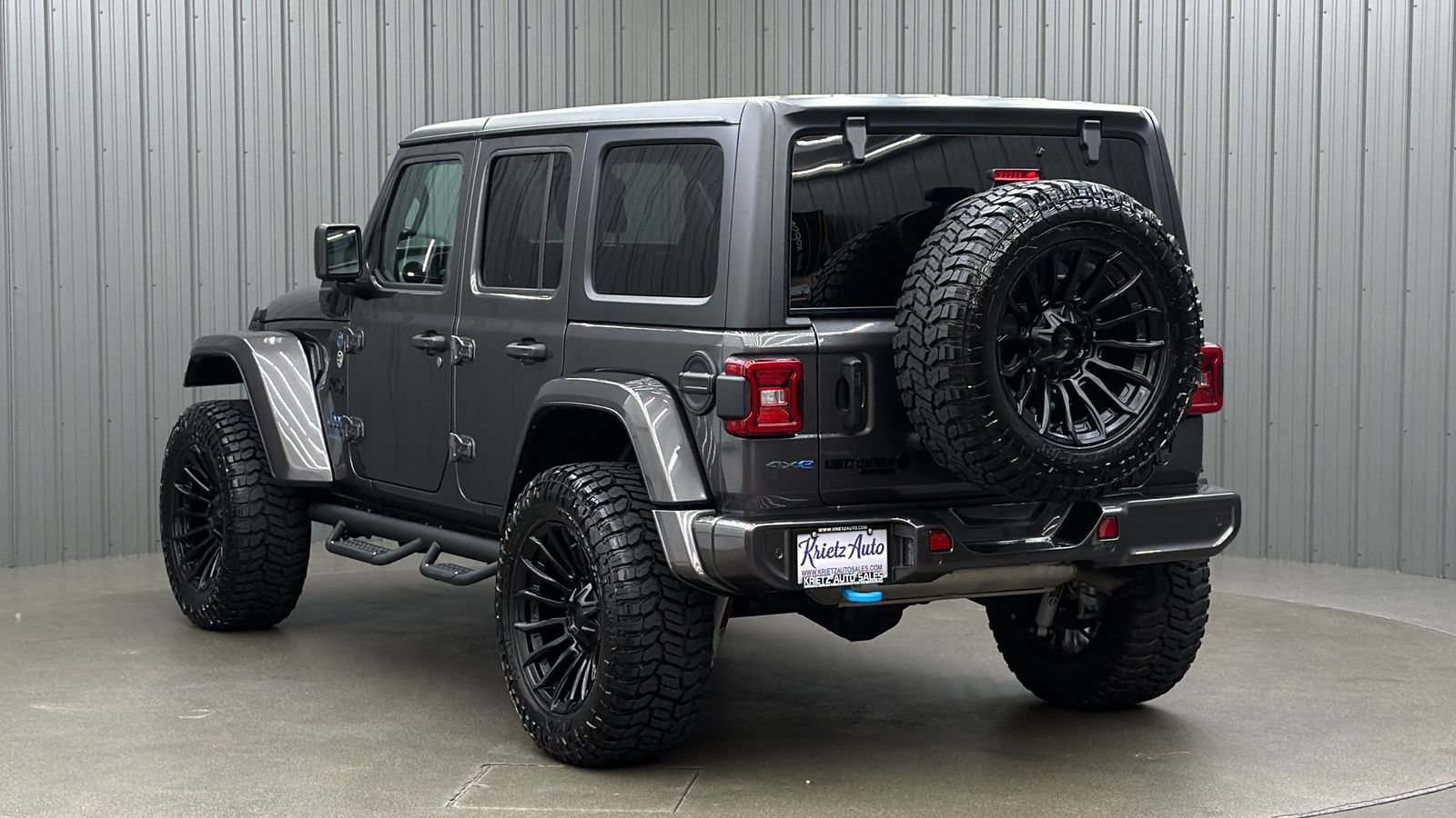 Used 2024 Jeep Wrangler Unlimited w/ Convenience Group AWD/4WD image 3