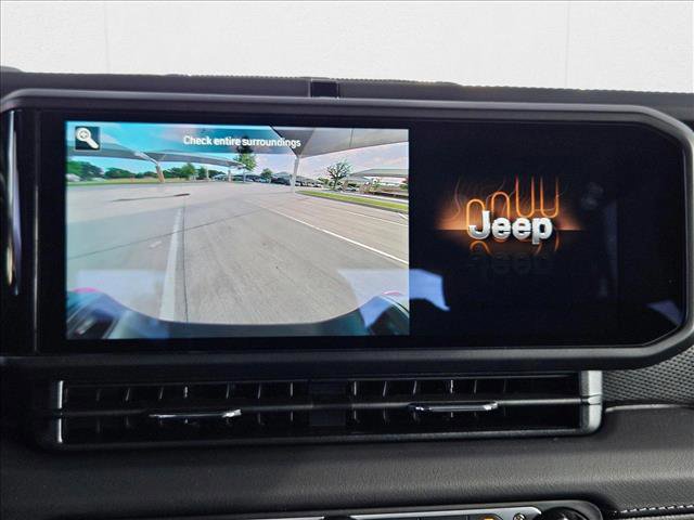 New 2025 Jeep Gladiator Rubicon w/ Convenience Group image 13