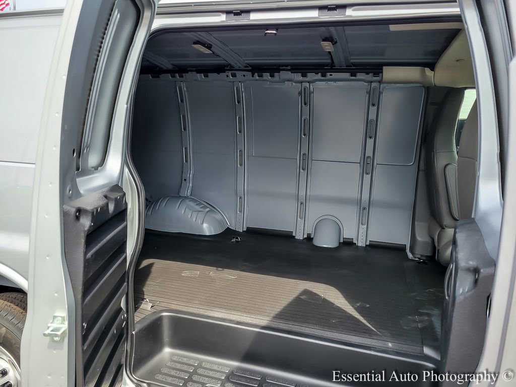 New 2026 GMC Savana 2500 w/ Driver Convenience Package RWD image 9