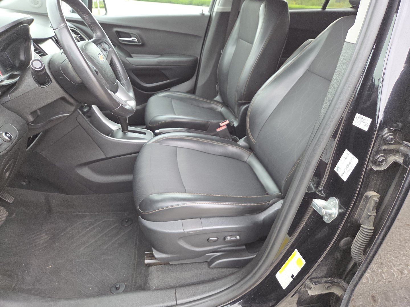 Used 2017 Chevrolet Trax LT w/ LT Convenience Package FWD image 20