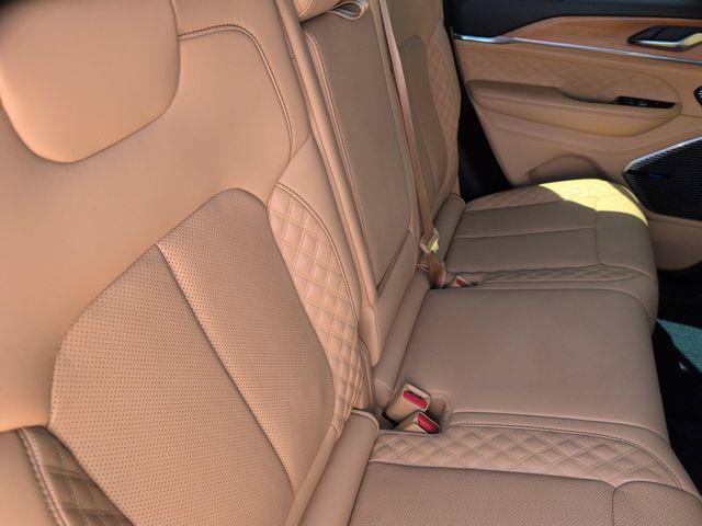 Certified 2023 Jeep Grand Cherokee Summit AWD/4WD image 21