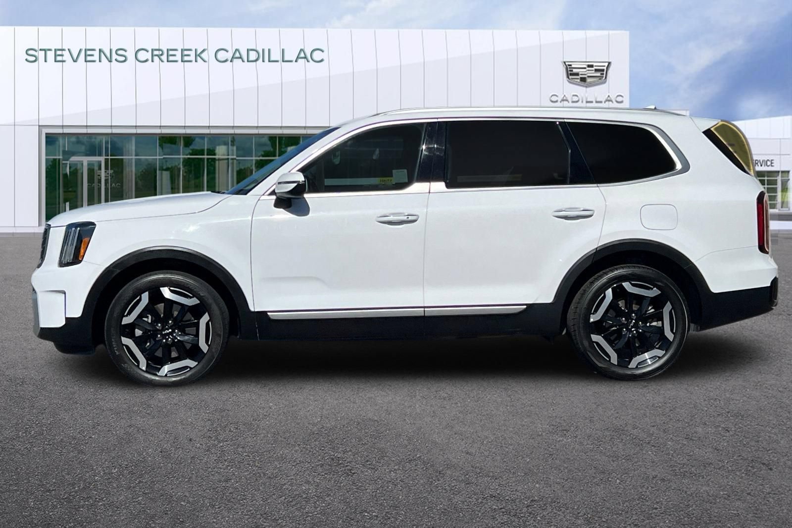 Used 2024 Kia Telluride S FWD image 6