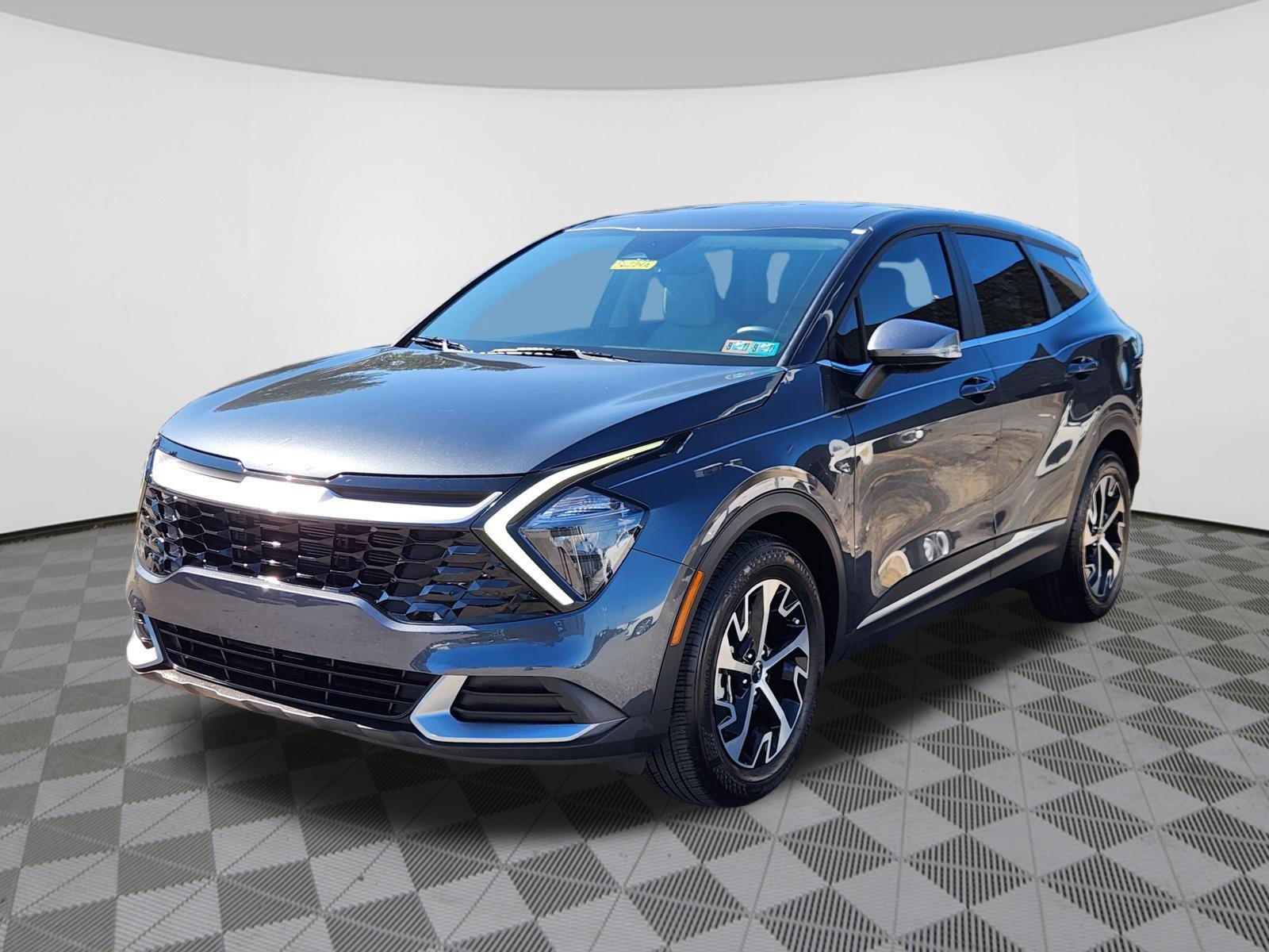 Used 2023 Kia Sportage EX FWD image 2