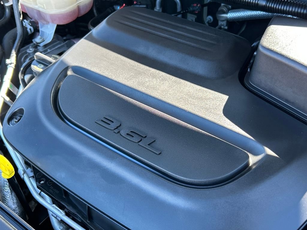 Used 2021 Chrysler Pacifica Touring-L image 32