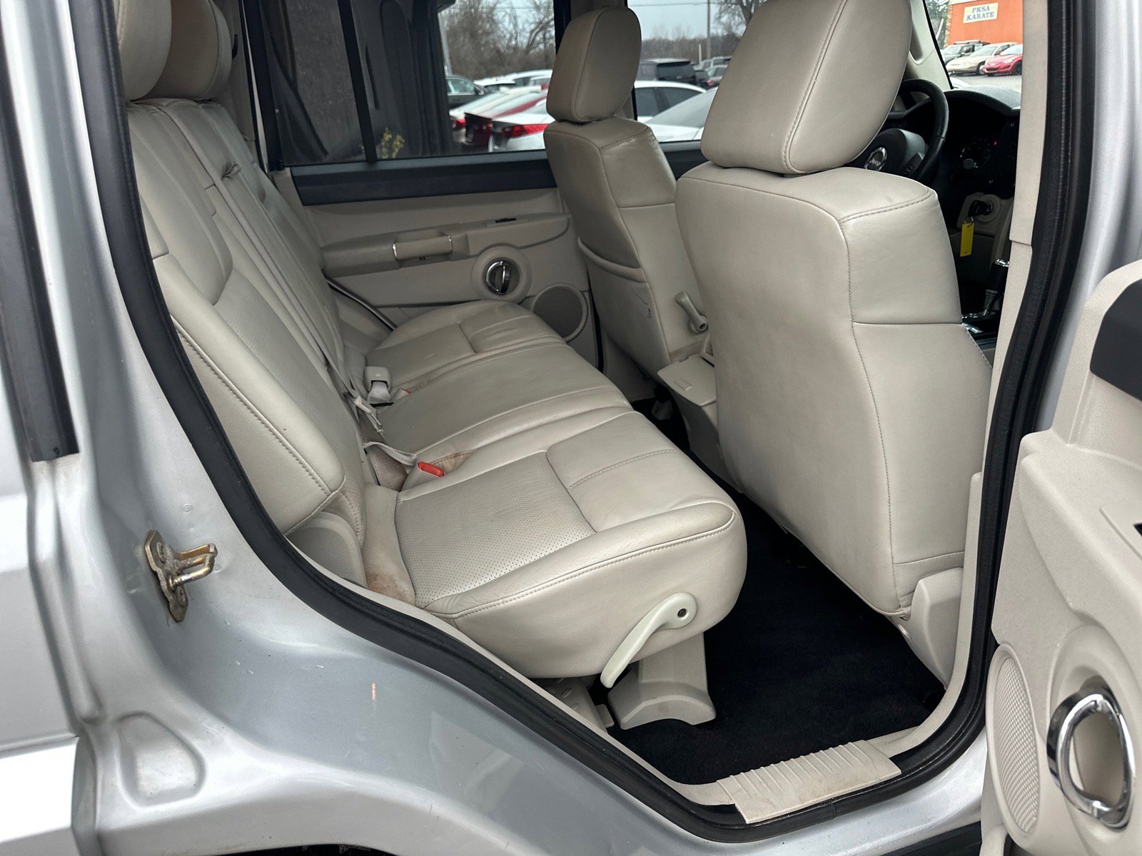 Used 2006 Jeep Commander Limited image 31