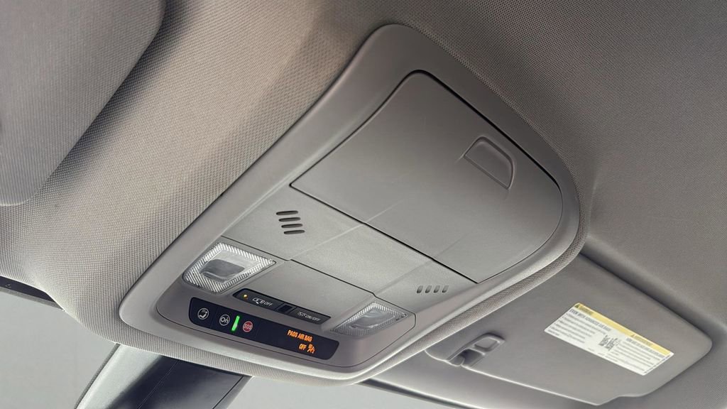 Used 2023 GMC Acadia SLE FWD image 22