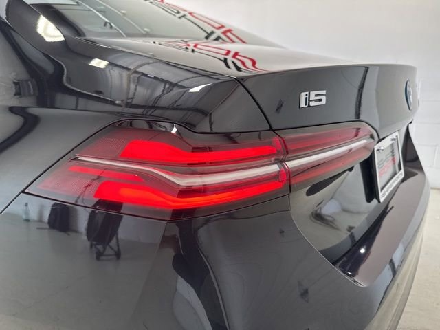 Used 2025 BMW i5 xDrive40 w/ Premium Package image 13