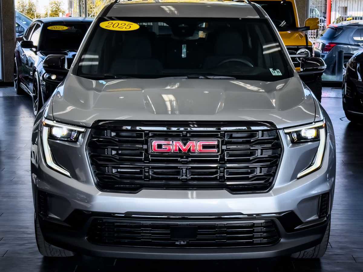 Used 2025 GMC Acadia Elevation w/ Black Edition image 3