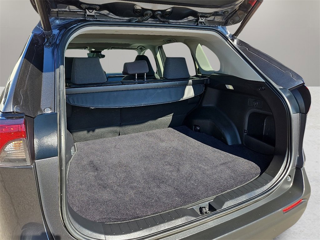 Used 2022 Toyota RAV4 XLE image 9