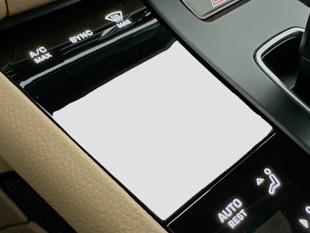 Certified 2026 Porsche Macan AWD/4WD image 18