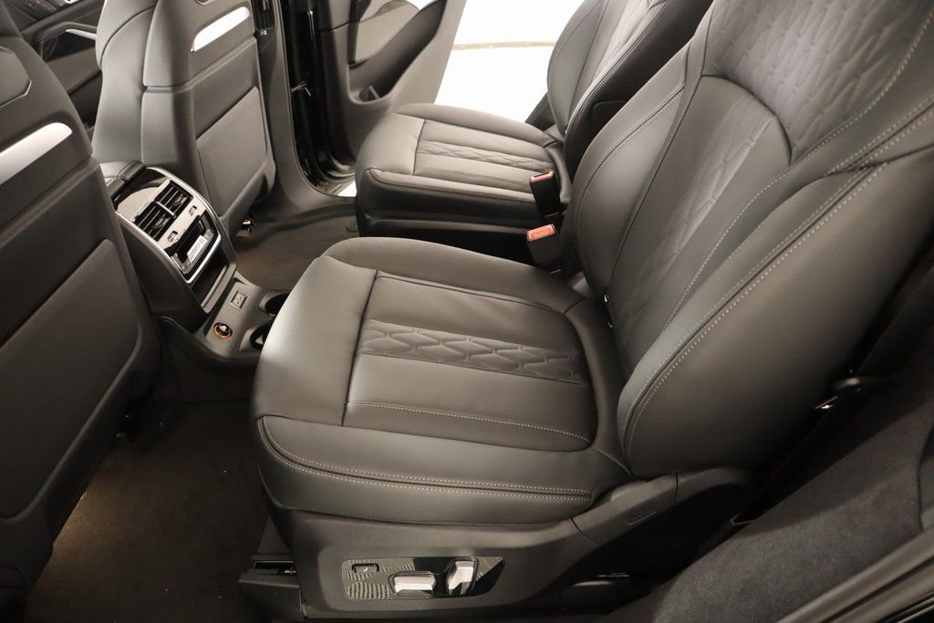 New 2025 BMW X7 M60i image 13