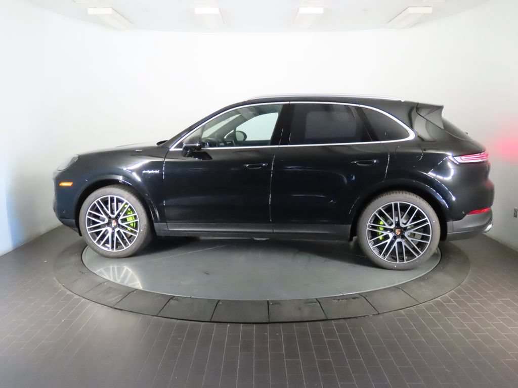 Certified 2026 Porsche Cayenne E-Hybrid AWD/4WD image 2