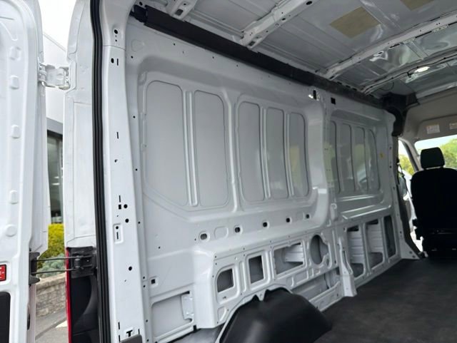 Used 2025 Ford Transit 250 148 Medium Roof RWD image 22