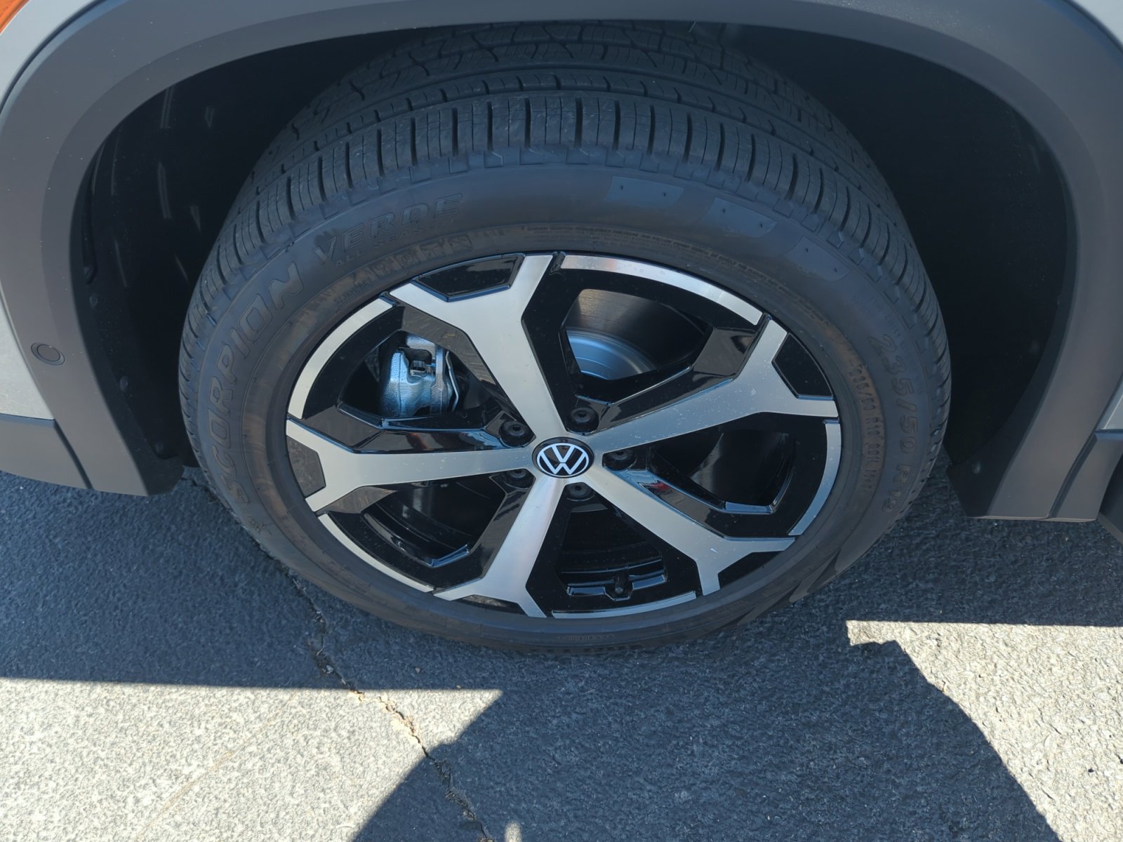 New 2025 Volkswagen Tiguan SE image 25