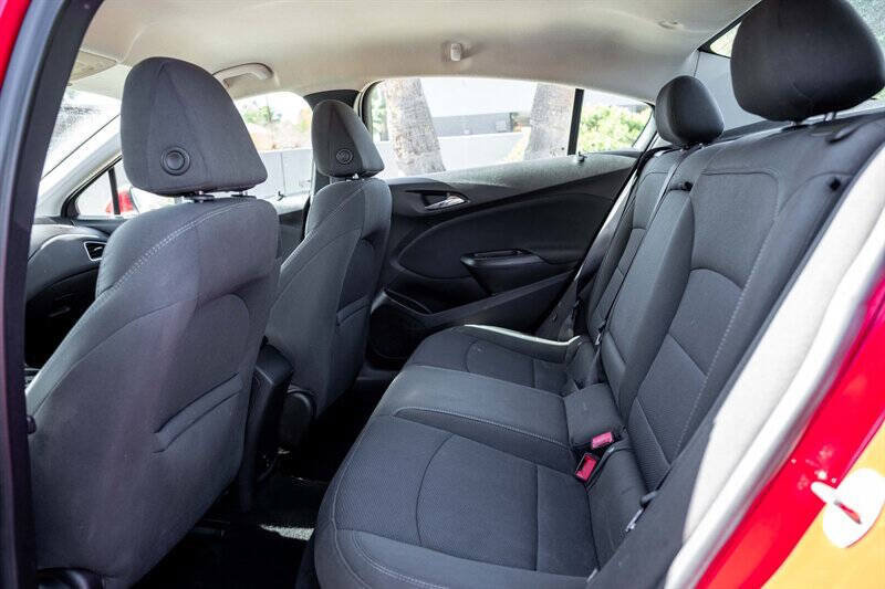 Used 2017 Chevrolet Cruze LT FWD image 15