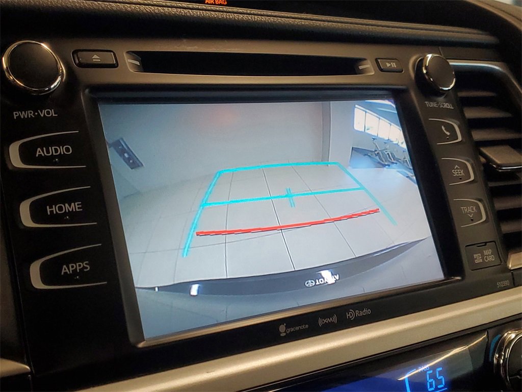 Used 2019 Toyota Highlander XLE image 29