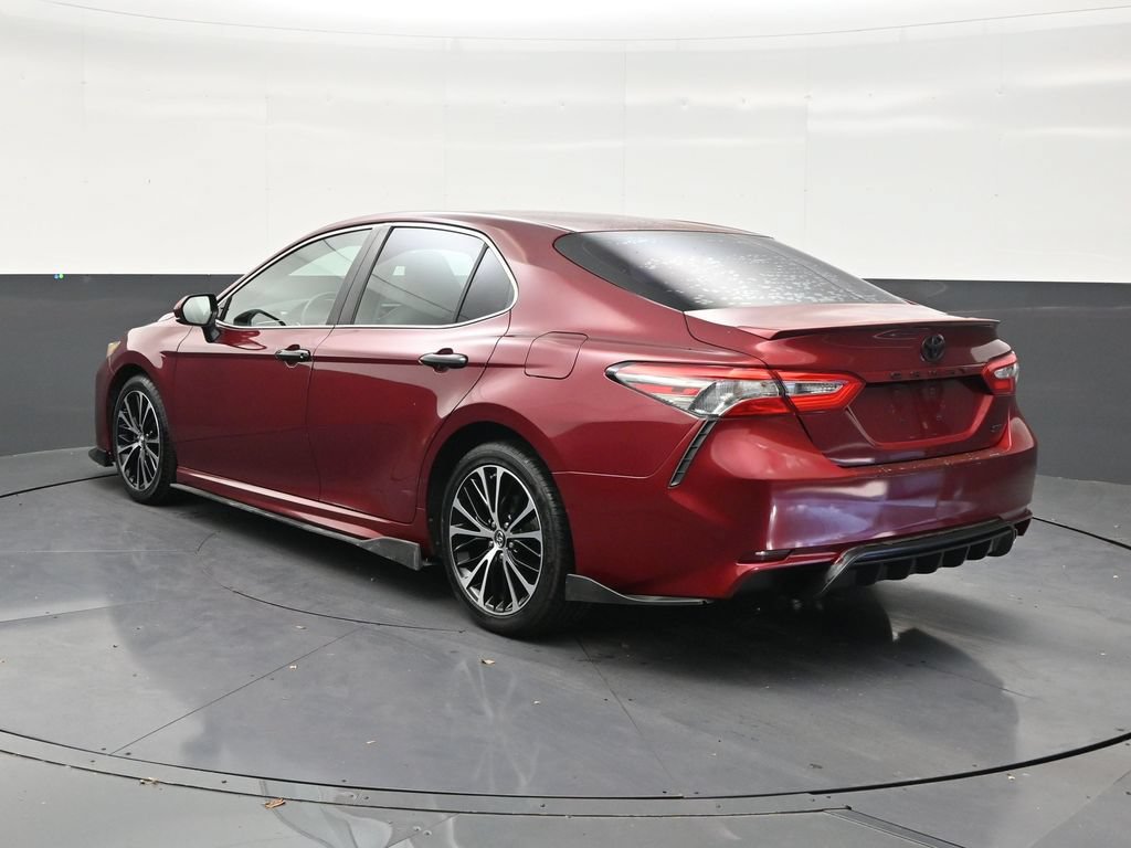 Used 2018 Toyota Camry SE FWD image 3