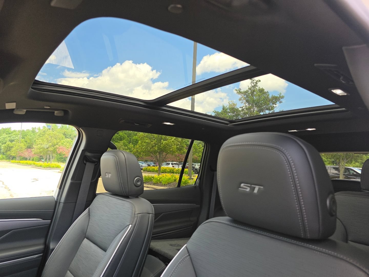 New 2026 Buick Enclave Sport Touring w/ Power Package AWD/4WD image 5