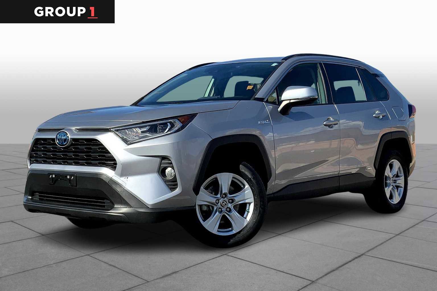 Used 2020 Toyota RAV4 XLE image 1