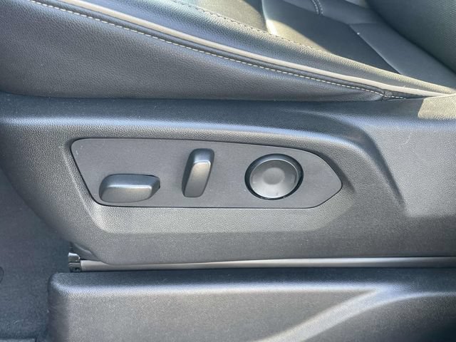 Used 2024 GMC Yukon SLT AWD/4WD image 15