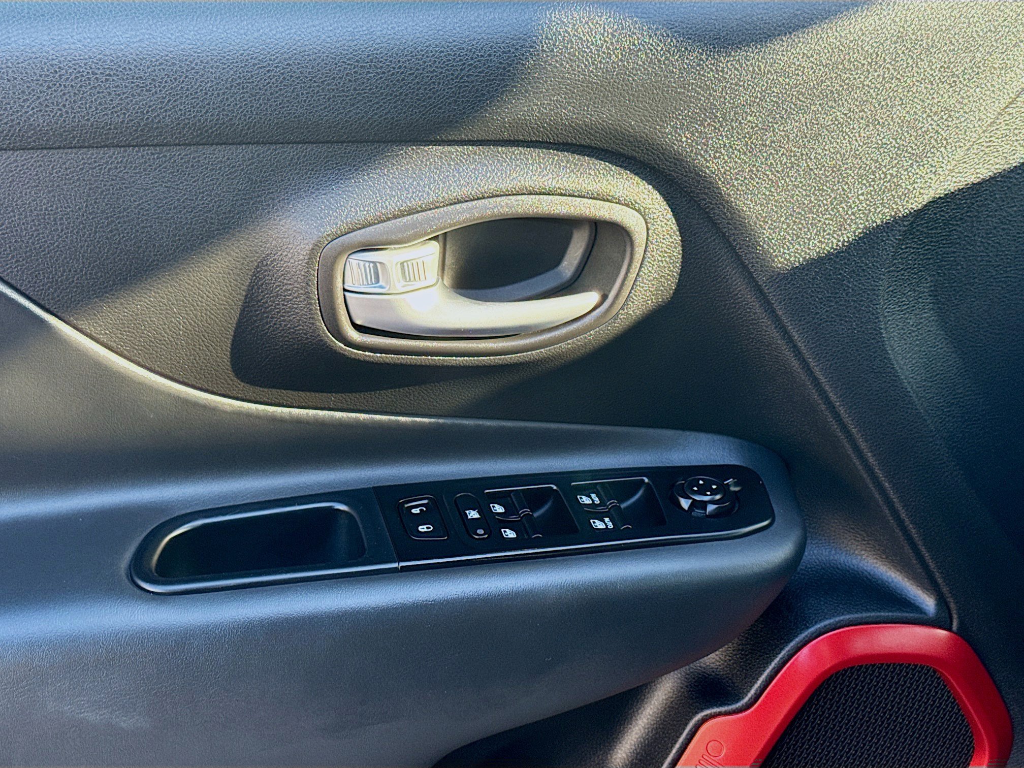 Used 2022 Jeep Renegade Trailhawk image 17