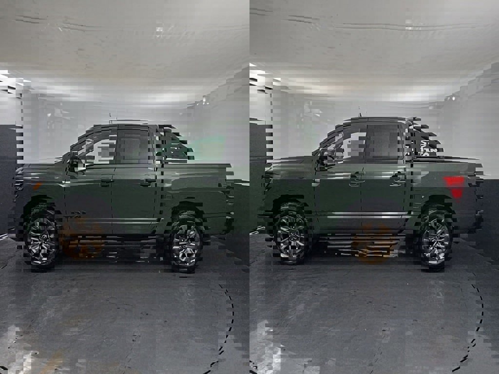 Used 2024 Nissan Titan SV w/ SV Bronze Edition Package image 4