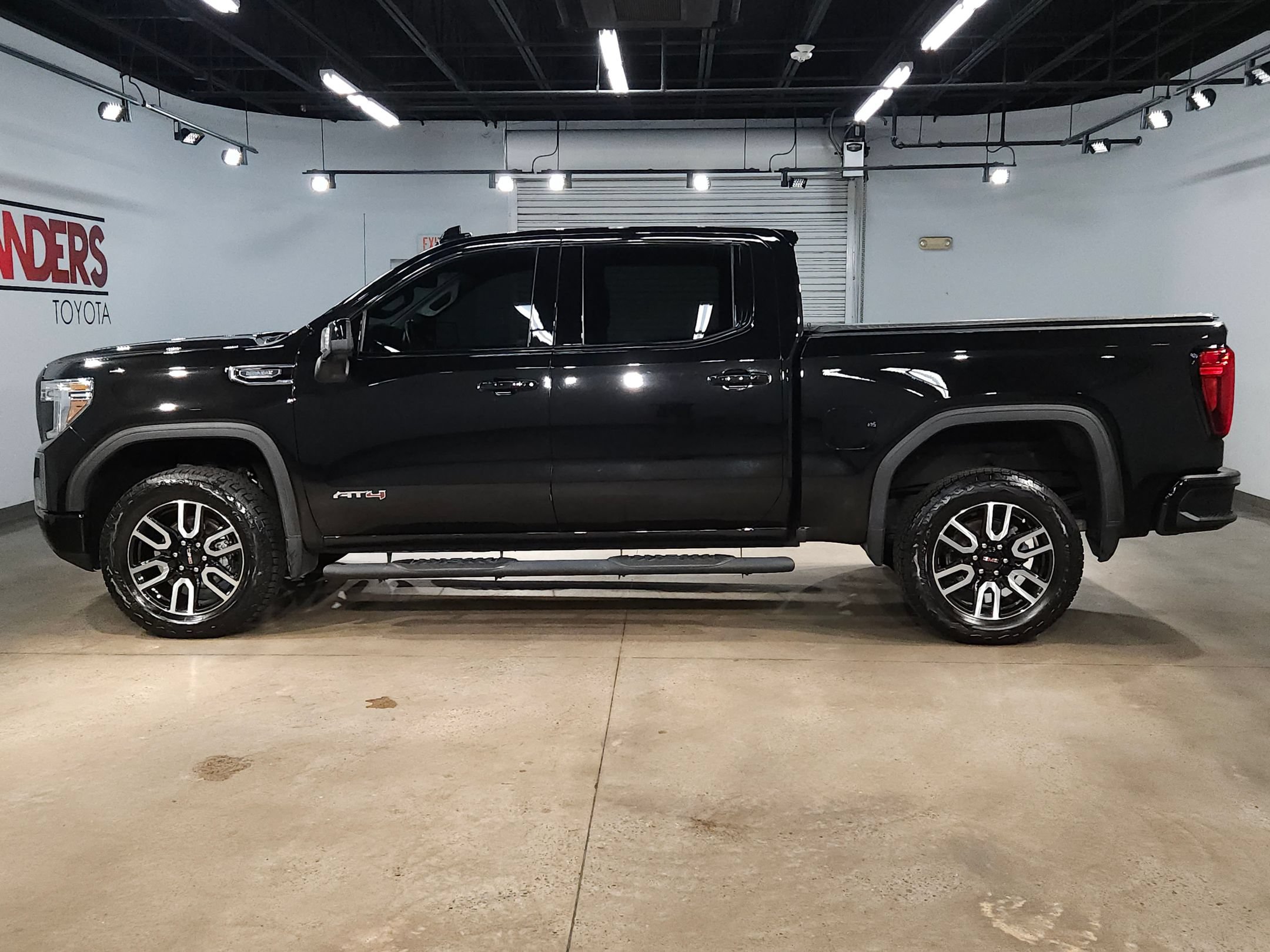 Used 2021 GMC Sierra 1500 AT4 w/ AT4 Preferred Package AWD/4WD image 4