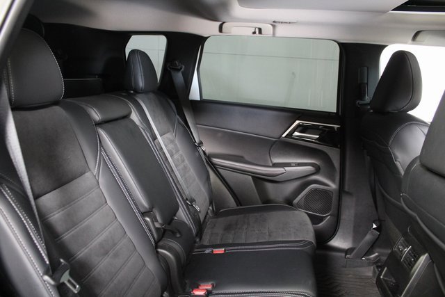 Used 2024 Mitsubishi Outlander SE Black Edition image 9