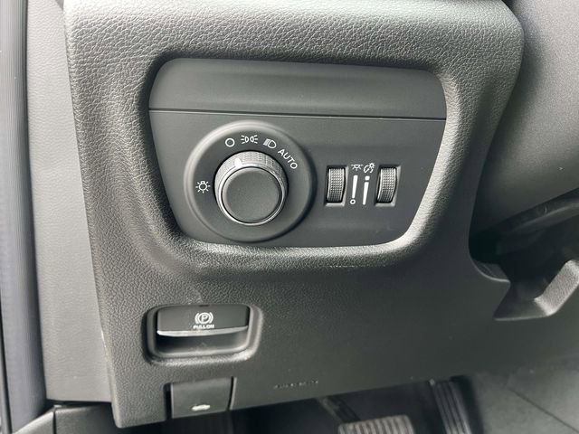 New 2025 Jeep Grand Cherokee L Laredo image 14