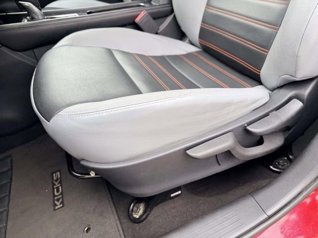 Used 2023 Nissan Kicks SR w/ SR Premium Package FWD image 15