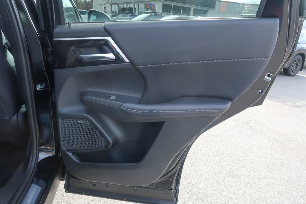 New 2026 Mitsubishi Outlander SE AWD/4WD image 17