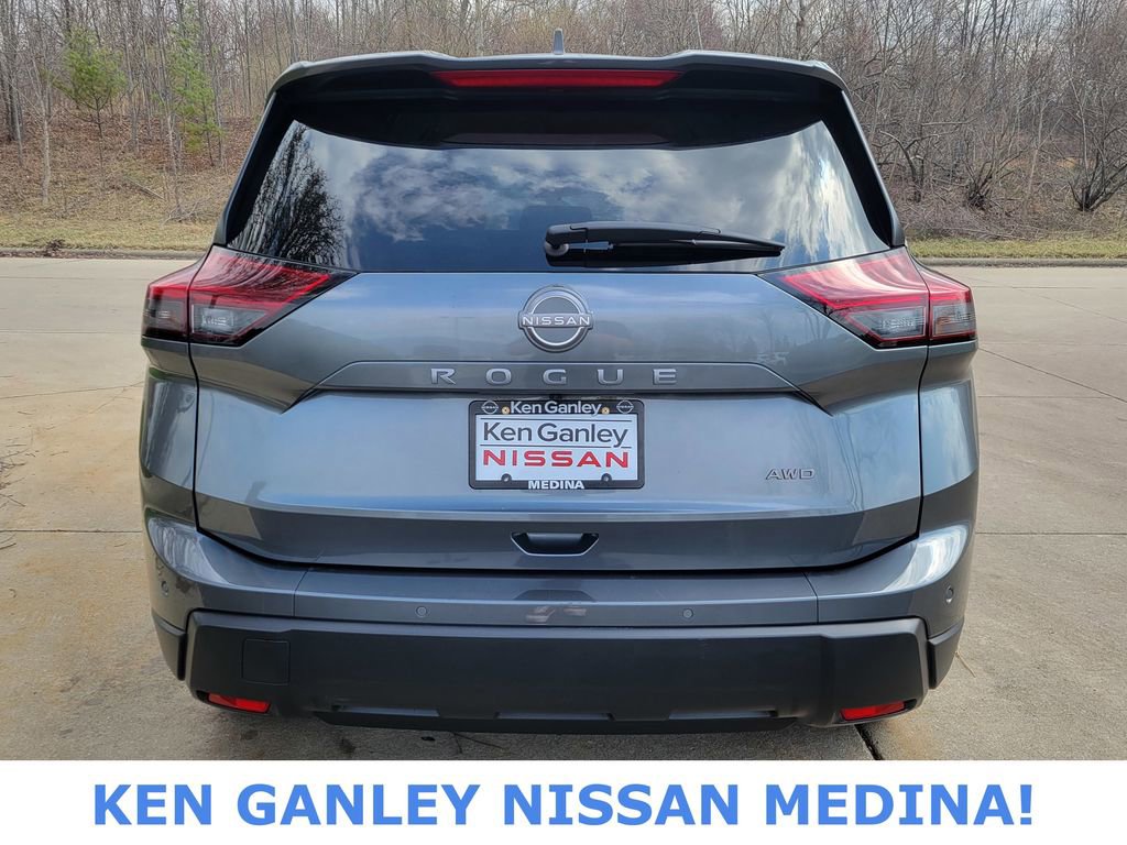 Certified 2025 Nissan Rogue SV AWD/4WD image 4