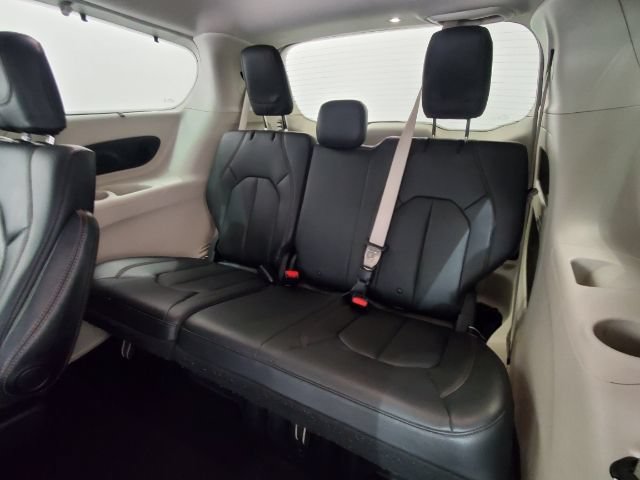 Used 2020 Chrysler Pacifica Touring-L Plus w/ Advanced Safetytec Group FWD image 20
