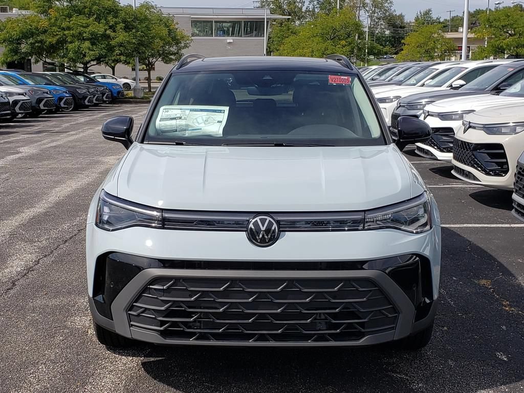 New 2027 Volkswagen Taos SE FWD image 5