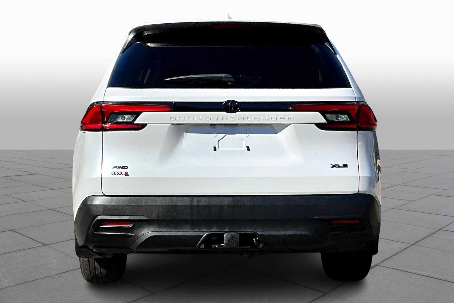 Used 2024 Toyota Grand Highlander XLE image 4