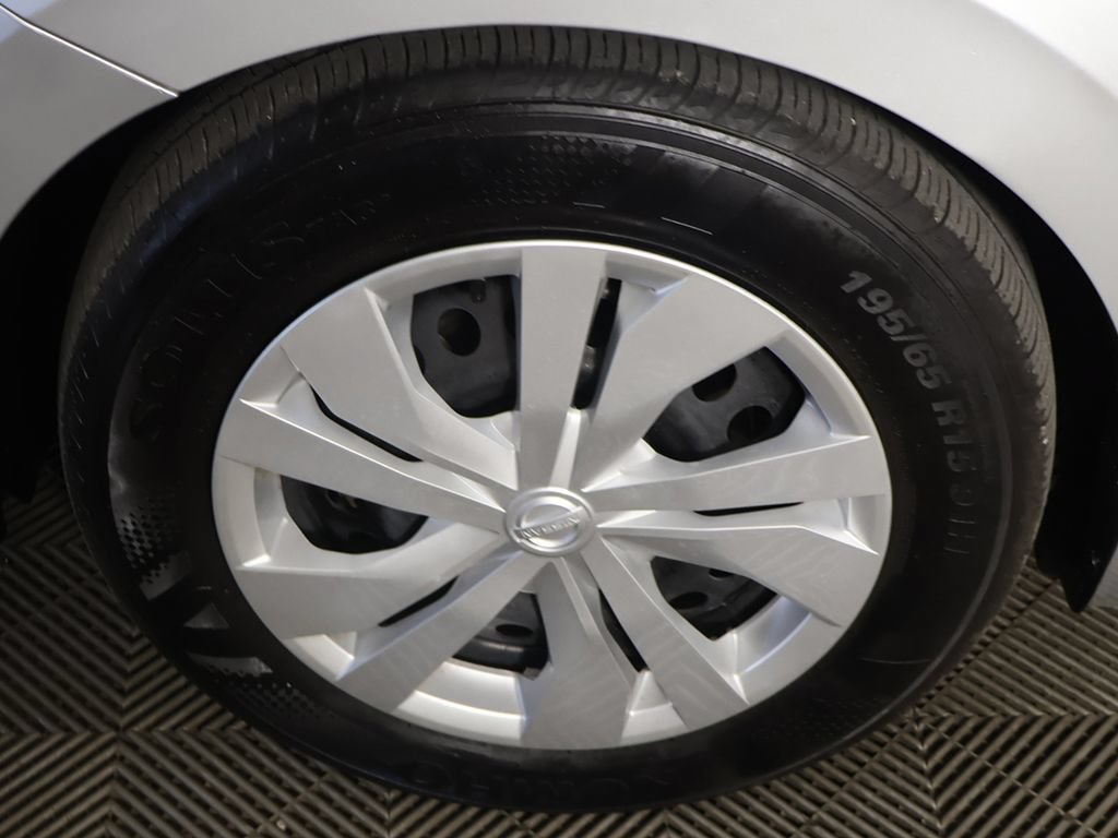 Used 2025 Nissan Versa S FWD image 14