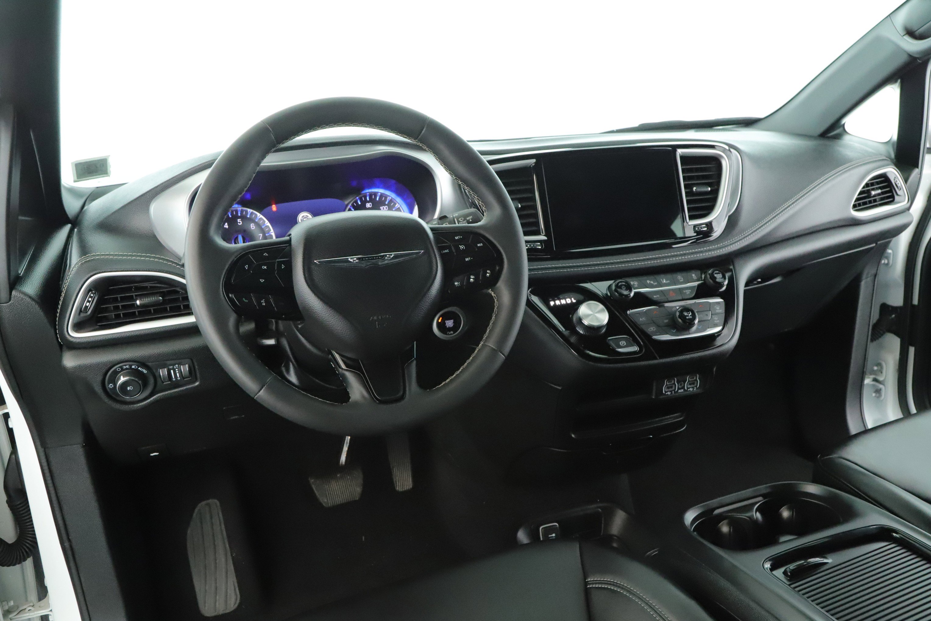 Used 2023 Chrysler Pacifica Touring-L w/ S Appearance Package image 2