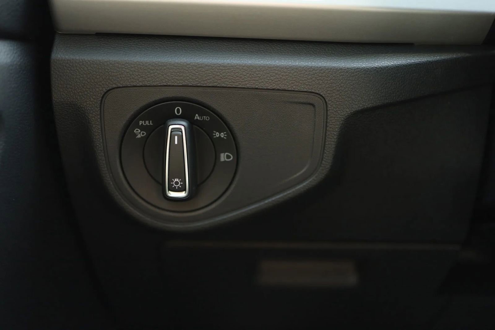 Used 2022 Volkswagen Atlas Cross Sport SE image 19