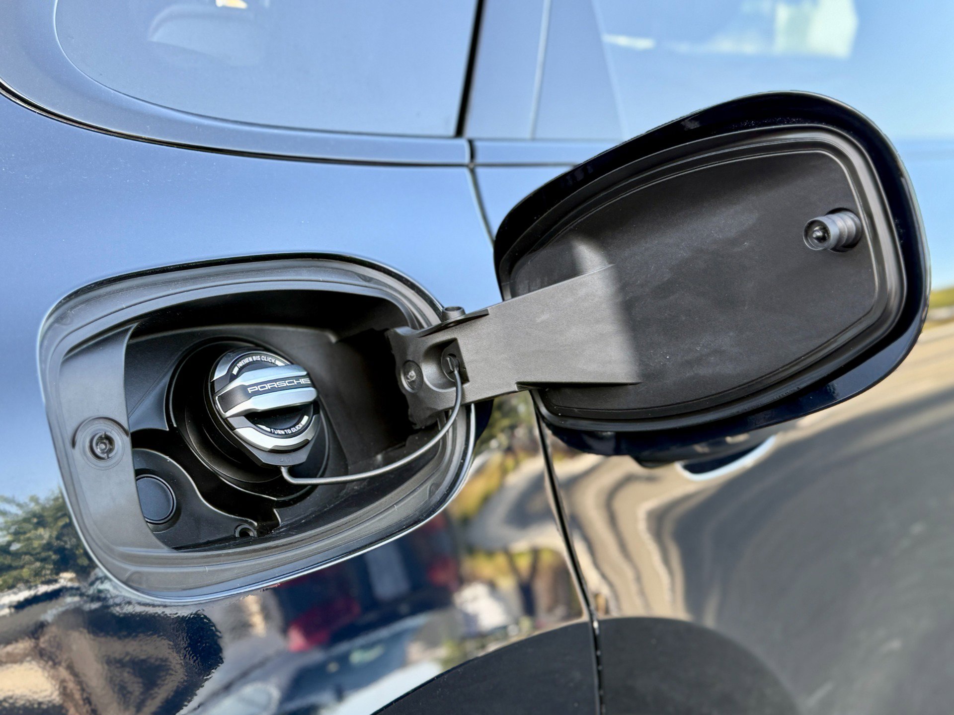 Used 2022 Porsche Cayenne Platinum Edition image 28