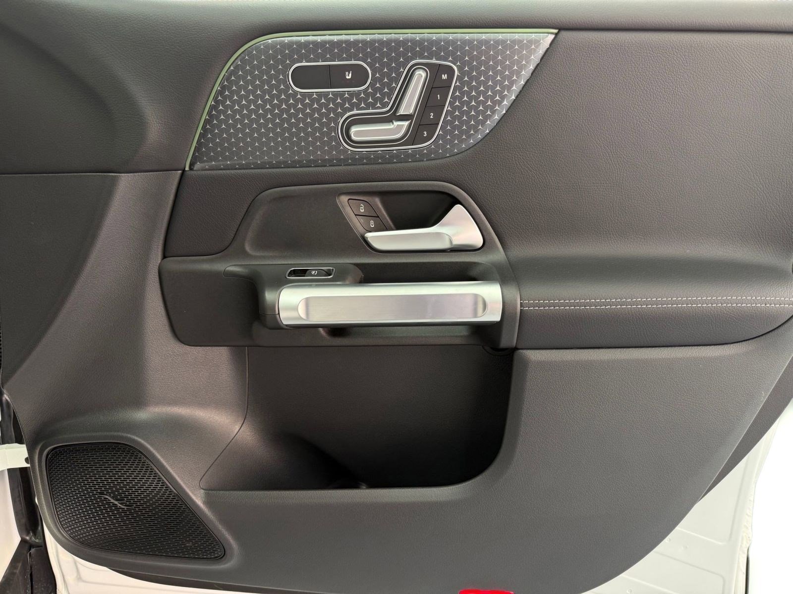 New 2026 Mercedes-Benz GLB 250 image 10