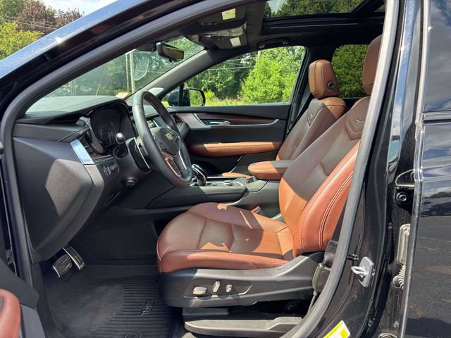 Used 2023 Cadillac XT5 Sportv w/ Technology Package AWD/4WD image 3