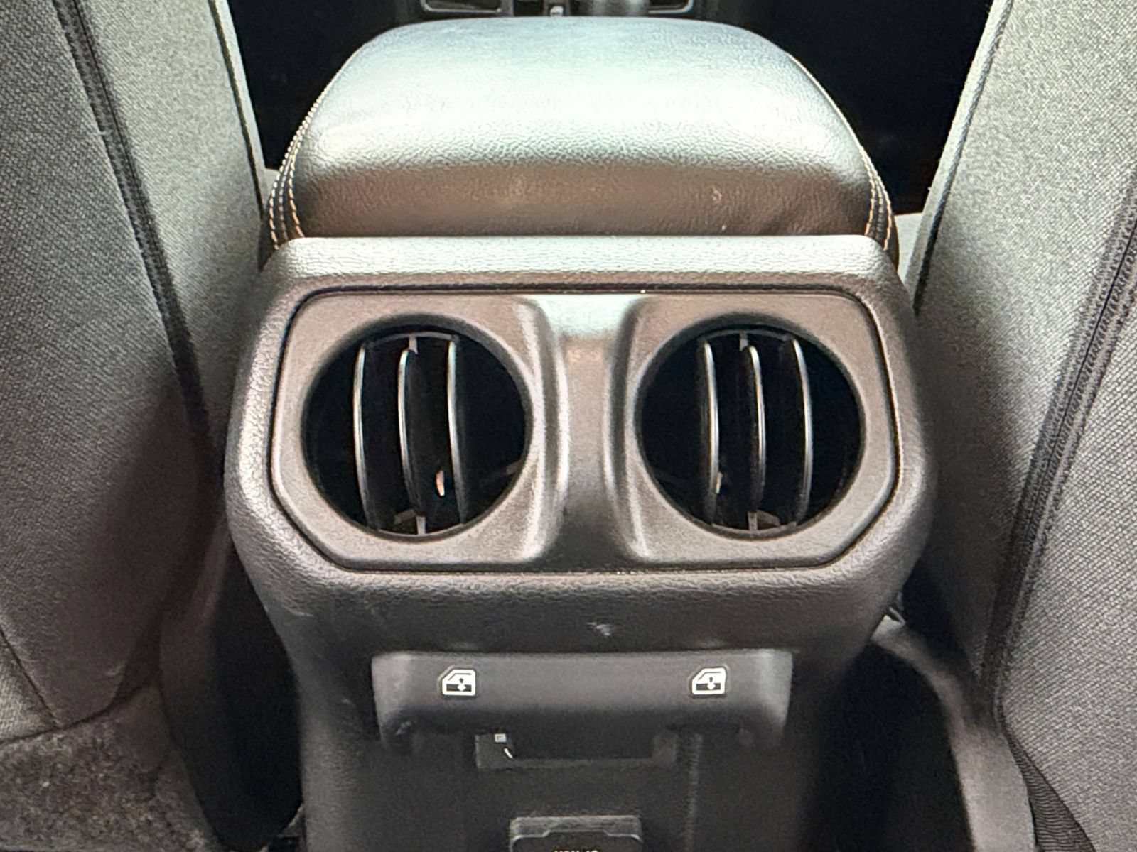 Used 2025 Jeep Wrangler Unlimited Sahara AWD/4WD image 22