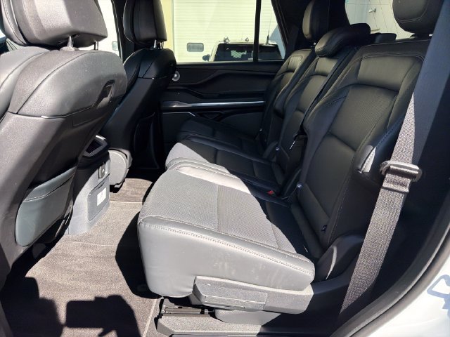 New 2026 Lincoln Navigator Reserve w/ Jet Appearance Package AWD/4WD image 15